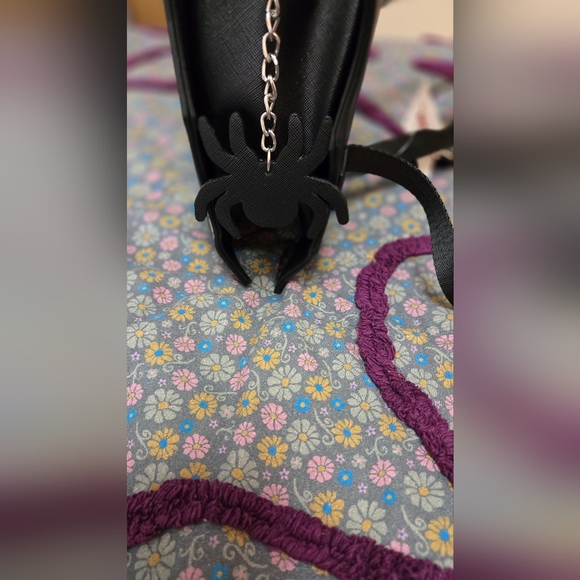 HEART SHAPED SPIDERWEB BACKPACK NWT - Picture 2 of 4